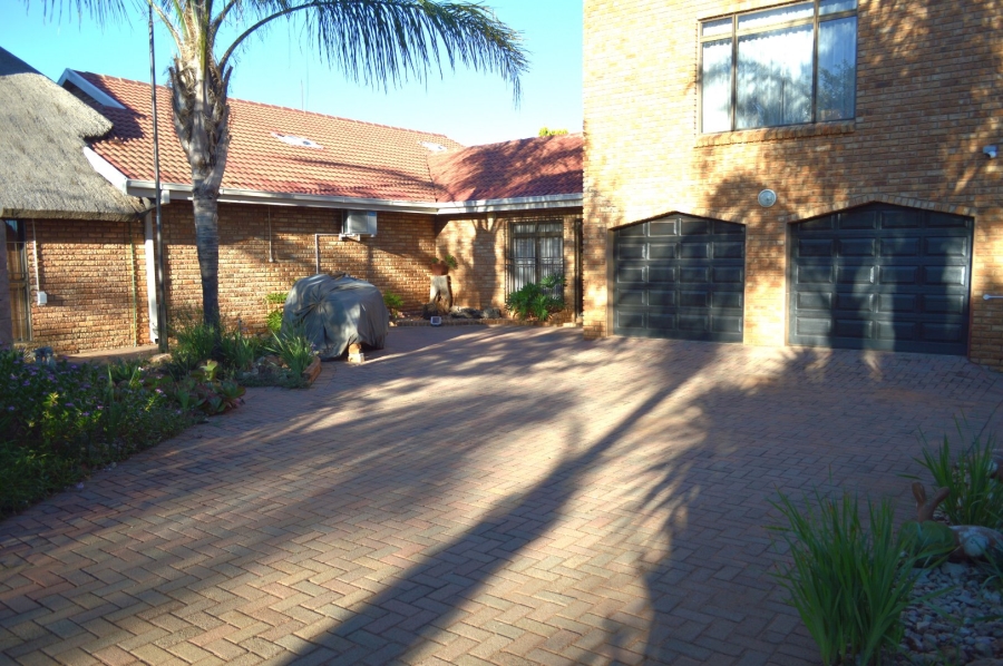 6 Bedroom Property for Sale in Doringkruin North West